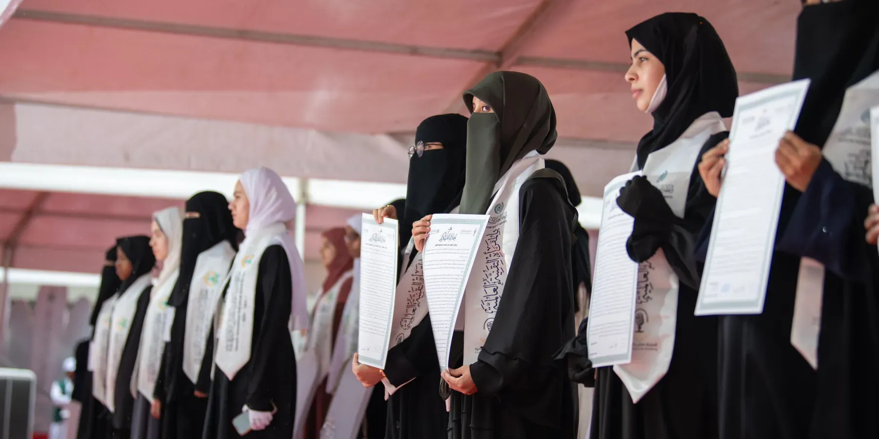 القارئات المُجازات